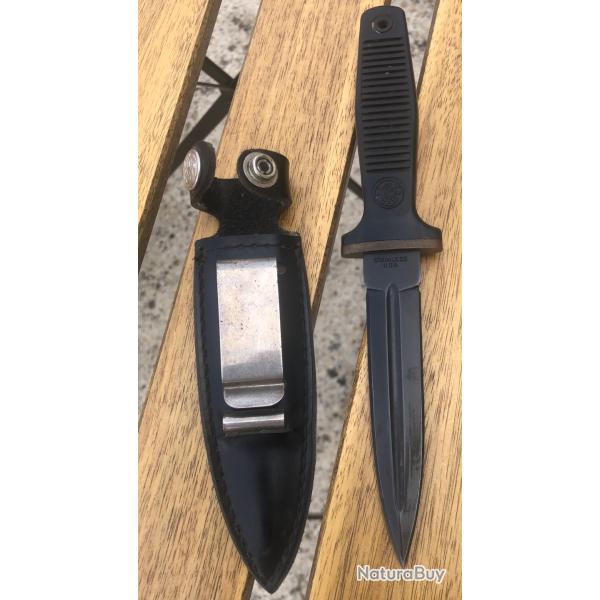 Couteau botte Smith & Wesson s�rie 6051 acier 440 de 1981