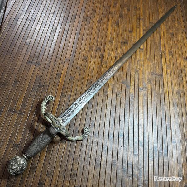FORTE REPRODUCTION D'UNE �P�E DE COMBAT DU XVll �ME si�cle