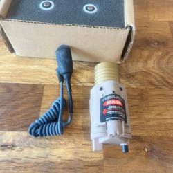 Lampe / Laser Airsoft Occasion - Style M6 Tactical Flashlight - Tan / FDE - Avec Contacteur D&eacute;port&eacute;