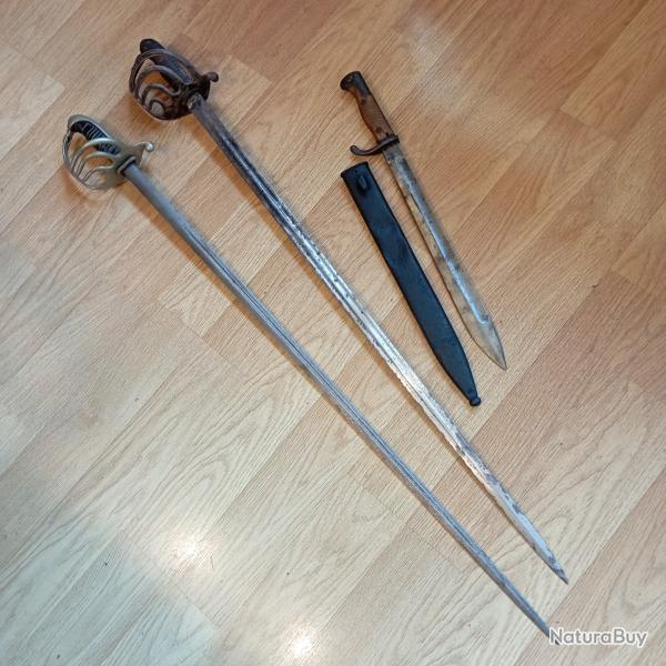 Ensemble d'armes blanches pour restauration