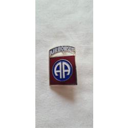 Insigne , pin's  &eacute;maill&eacute; 82&eacute;me WW2 ( 5 )