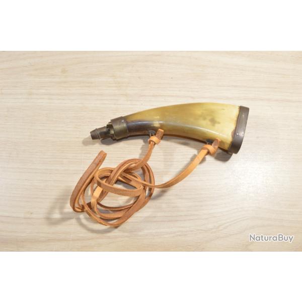 Ancienne peitite poire � poudre pour pistolet / revolver chasse corne ancien (24)