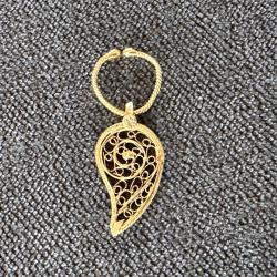 Pendentif or massif 18 carats - filigrane - peut &ecirc;tre port&eacute; en boucles d'oreilles