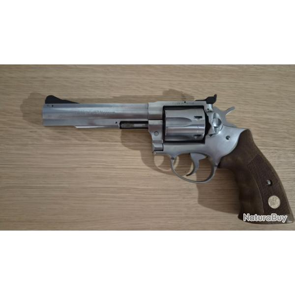 Je vends un MR88 5"1/4 inox 357magnum en excellent �tat.