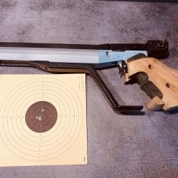 PISTOLET FEINWERKBAU model 100 CAL 4.5 DROITIER NOIR ET GRIS