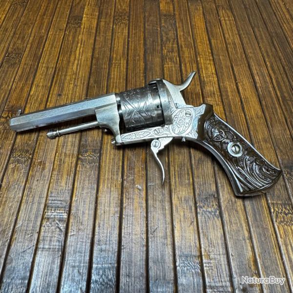 TR�S BEAU REVOLVER GRAV� MOD�LE LUXE BROCHE 7 mm