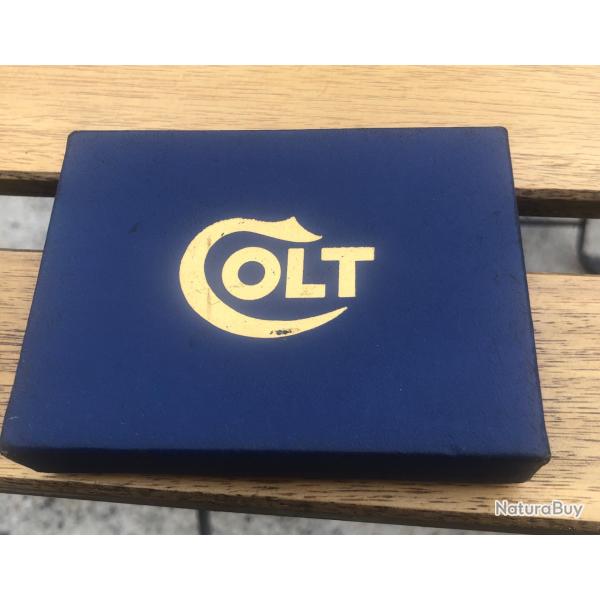 PETITE BOITE AVEC LE LOGO COLT US USA ARME