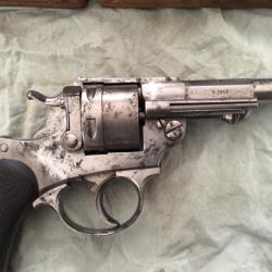 Revolver 1873 Saint Etienne au m&ecirc;me num&eacute;ro