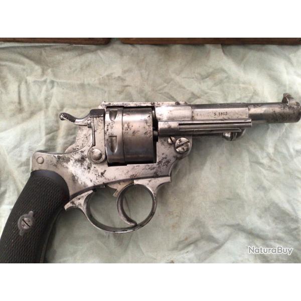 Revolver 1873 Saint Etienne au m�me num�ro