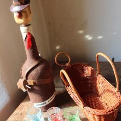 Bouteille d&eacute;cor&eacute;e motif chasseur avec verres