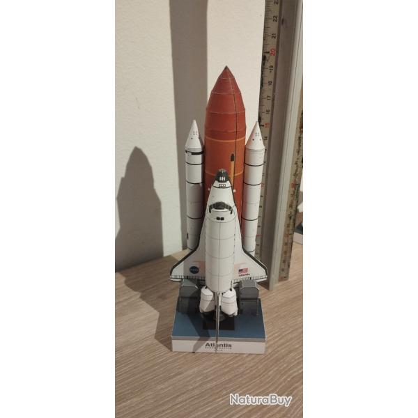 Maquette fus�e Atlantis collection Papercraft a�romod�lisme