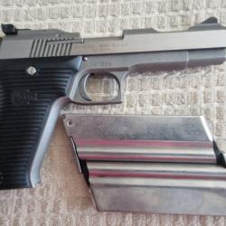 Pistolet AMT 22 magnum