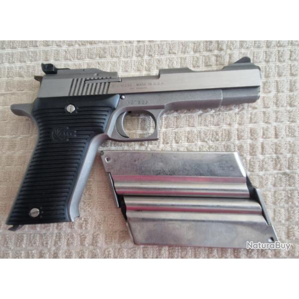 Pistolet AMT 22 magnum