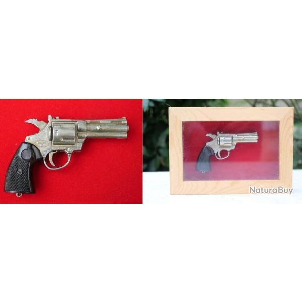 Petite boite cadre avec un revolver � amorce COBRA -  ref EBR24TIR002