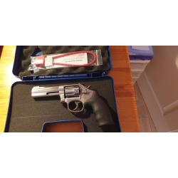 Revolver S & Wesson 617