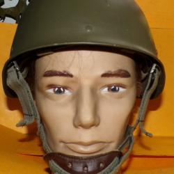 CASQUE MILITAIRE LOURD MODELE F1 DE L'ARMEE FRANCAISE DE 1988  , FABRICATION FRANCAISE DUNOIS A COU