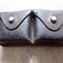 1955 - CARTOUCHIERE SUISSE pour transport de 4 clips, soit 24 cartouches. Top TAR