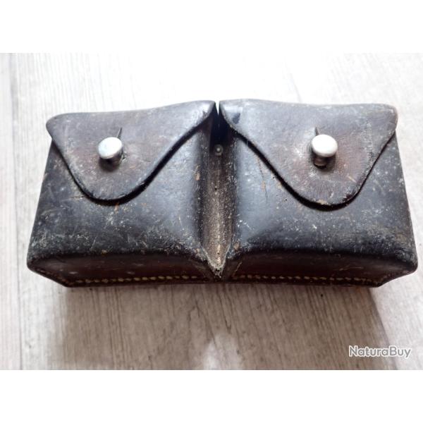 1955 - CARTOUCHIERE SUISSE pour transport de 4 clips, soit 24 cartouches. Top TAR