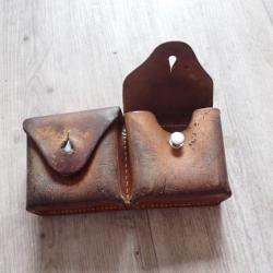 1954 - CARTOUCHIERE SUISSE pour transport de 4 clips, soit 24 cartouches. Top TAR