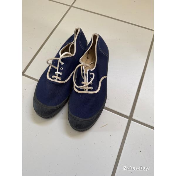 vend chaussure en toile guerre d'indo