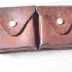 1955 - CARTOUCHIERE SUISSE pour transport de 4 clips, soit 24 cartouches.