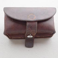 1933 : Trousse, pochette &agrave; mat&eacute;riel, entretien parabellum P06, P06/24 Suisse ou r&eacute;volver 1882/29.
