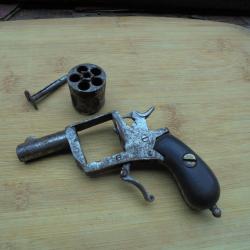 revolver ancien a barillet 6 coup  lepage /li&eacute;ge callibre 8mm pour vitrine