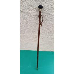 ANCIEN & DELICIEUX  MAKILA  D ENFANT  . BATON DE MARCHE BASQUE  .