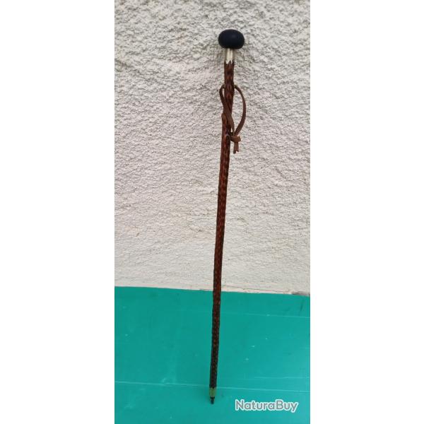 ANCIEN & DELICIEUX  MAKILA  D ENFANT  . BATON DE MARCHE BASQUE  .