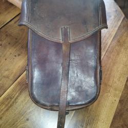 Sacoche de cavalerie, Fonte de selle