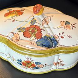Bonbonni&egrave;re fa&iuml;ence ancienne