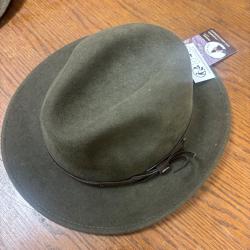 chapeau de chasse kaki taille 60 a vendre aux ench&egrave;re destockage armurerie