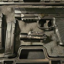 WE F17 V2 Gaz - R&eacute;plique airsoft du WCP320 Sig Sauer et Wilson Combat + 2 chargeurs