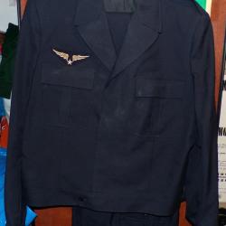 UNIFORME DE L'ARMEE DE L'AIR FRANCAISE , LA VESTE TAILLE 104 SOIT 41-42 OU L EN CIVIL ET LE PANTALON