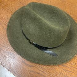chapeau de chasse kaki taille 60 a vendre aux ench&egrave;re destockage armurerie chasse