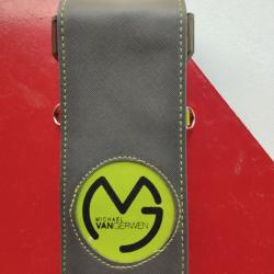 Etui professionnel Micka&euml;l VANGERWEN pour le port et le transport de 3 fl&eacute;chettes en TBE