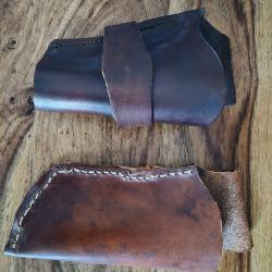 Petits holsters en cuir