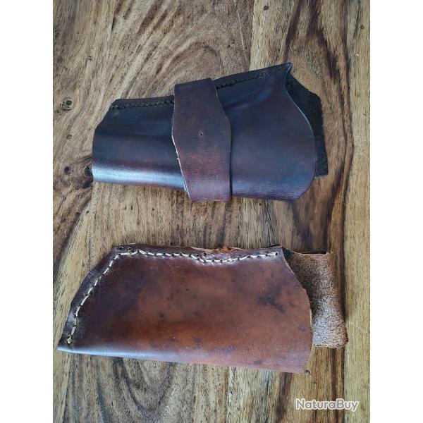 Petits holsters en cuir