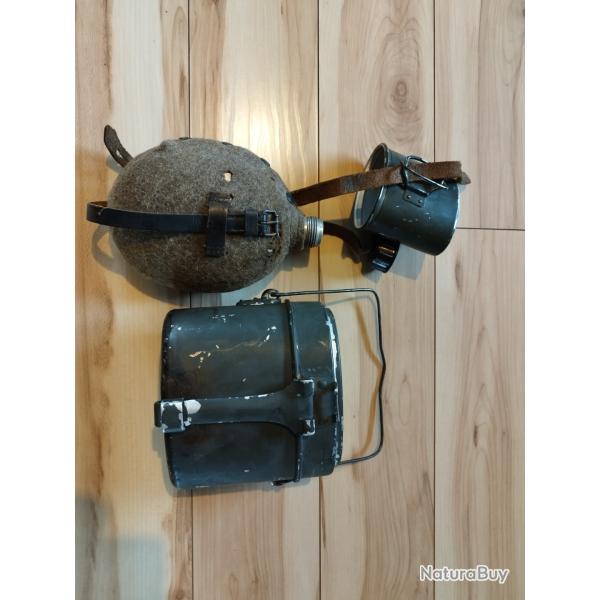 Gourde allemande des ann�es 1950 et une gamelle
