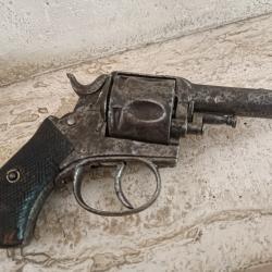 Superbe revolver british bulldog calibre 450  en etat de tirer