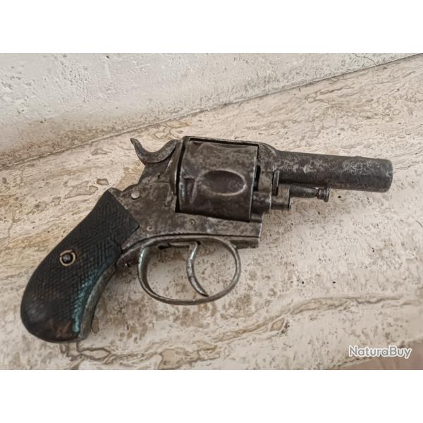 Superbe revolver british bulldog calibre 450  en etat de tirer