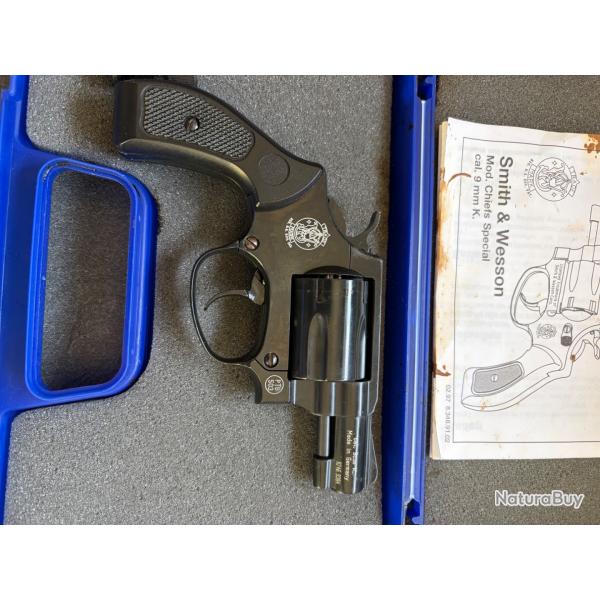 SMITH & WESSON Mod. Chiefs Special. Cal 9mm K. revolver � blanc  Cat C.