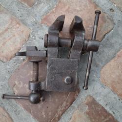 Ancien  &eacute;tau  d &eacute;tabli  ou de table