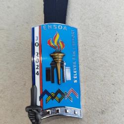 Insigne de l'ENSOA comm&eacute;moratif du passage de la flamme olympique 2024