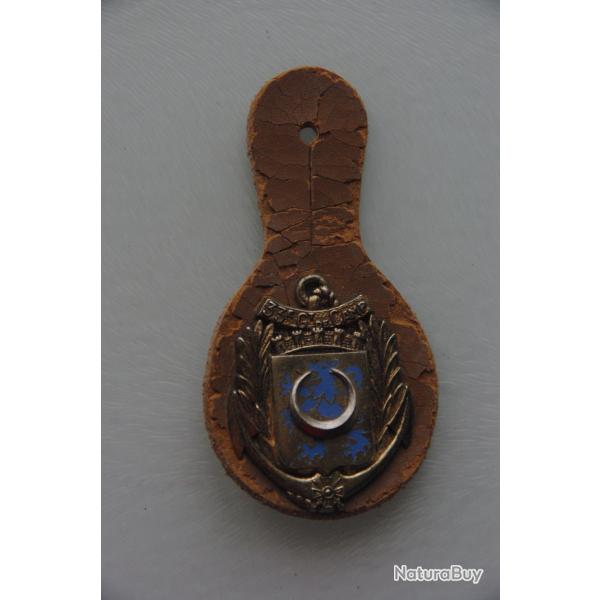 INSIGNE  33 � GROUPEMNT  DE CAMP  ---- Y.DELSART  G. 2124 -----