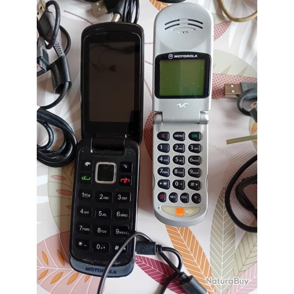 portables anciens motorola.et lot de cables