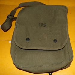 PORTE CARTES DE TYPE U.S DE FABRICATION CIVILE AVEC EMPLACEMENT POUR LES CRAYONS ET UNE SANGLE POUR