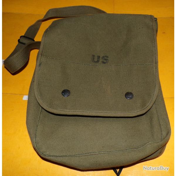 PORTE CARTES DE TYPE U.S DE FABRICATION CIVILE AVEC EMPLACEMENT POUR LES CRAYONS ET UNE SANGLE POUR