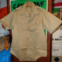 ARMEE AMERICAINE : CHEMISE MILITAIRE A MANCHES COURTES DE 1975 DE L'ARMEE AMERICAINE  ,Taille M OU 4