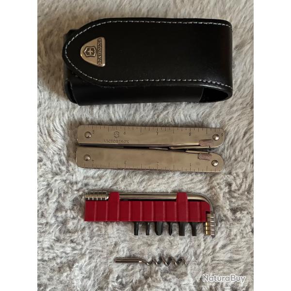 Pince multi-fonction Victorinox Swiss Tool X Plus avec �tui cuir